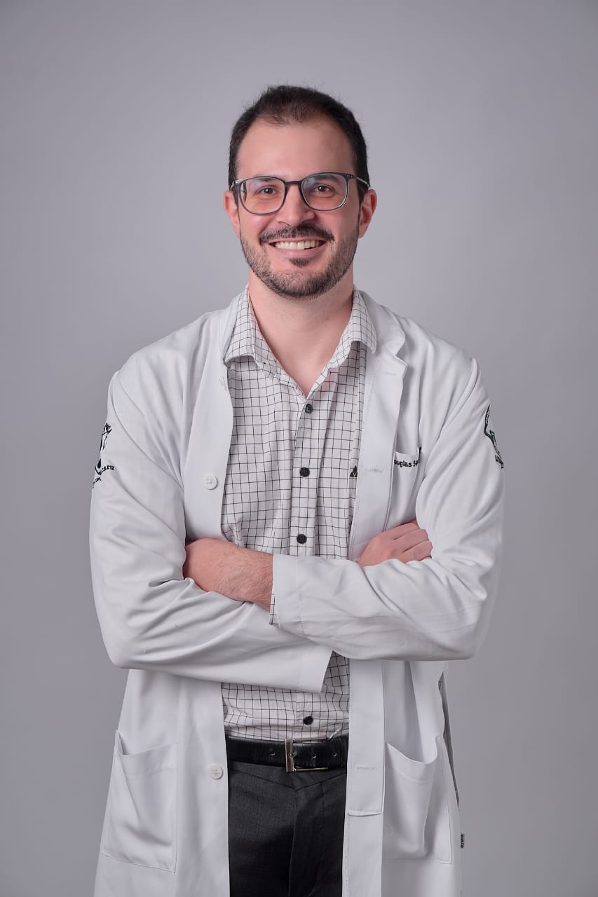 Dr. Douglas Squizatto Leite